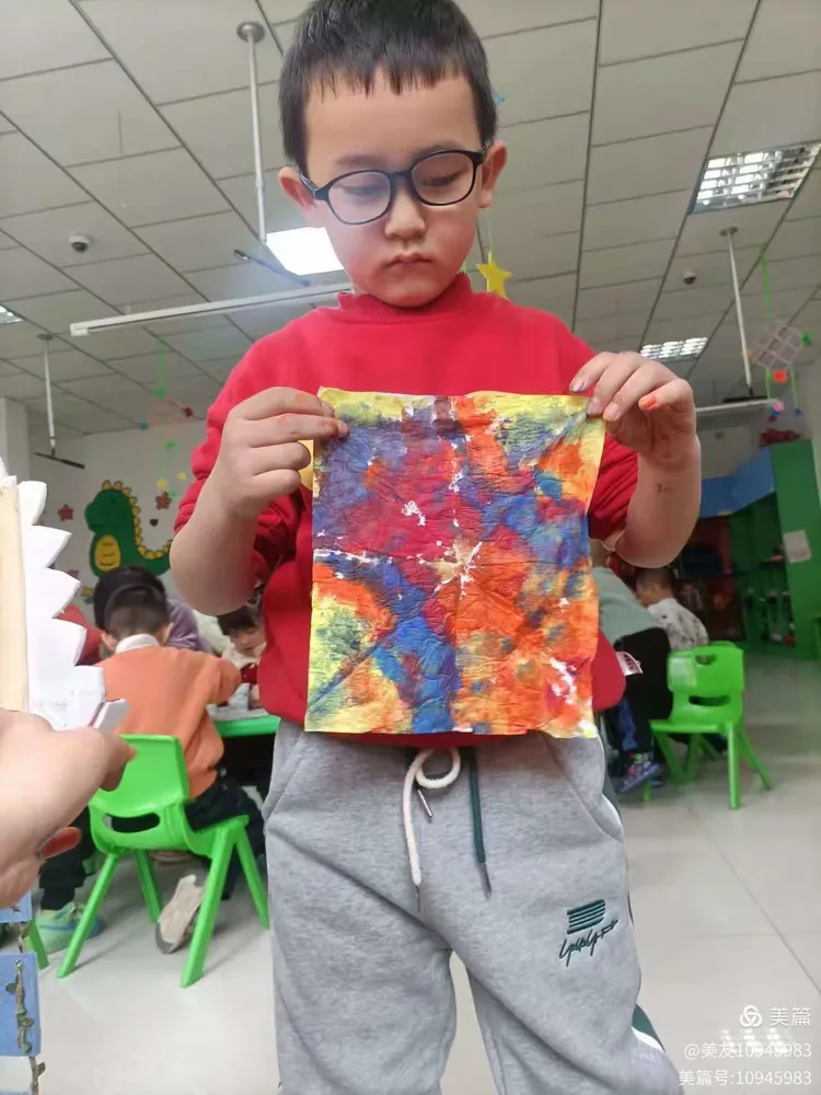 快乐染画 绚丽体验——灵武第九幼儿园推门课活动之大一班扎染画活动掠影